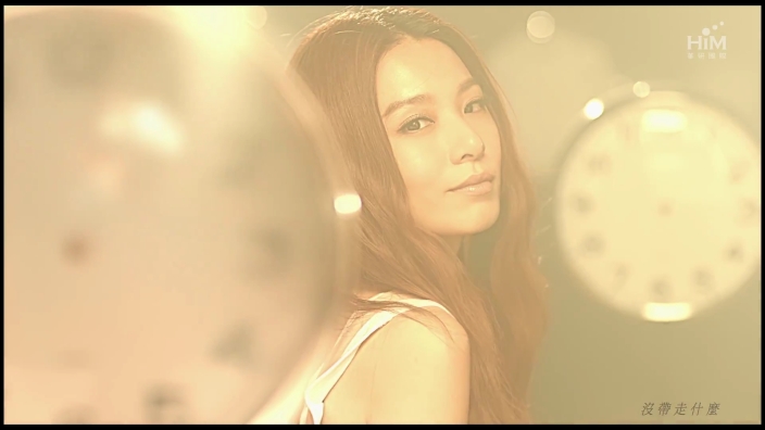S.H.E [Irreplaceable ] Official Music Video.mp4_000208405